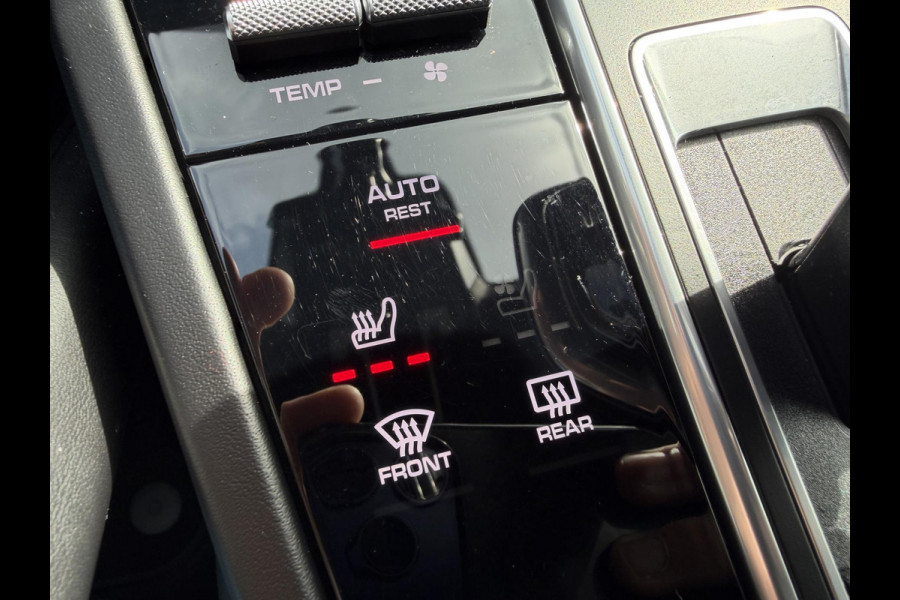 Porsche Cayenne Coupé 3.0 E-Hybrid | Sport Chrono | 360* Camera | Panoramadak | Luchtvering | Bose | DAB | Lane Assist | Privacy Glass |