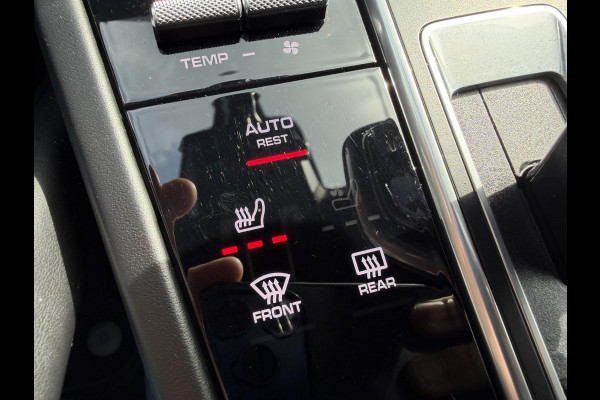 Porsche Cayenne Coupé 3.0 E-Hybrid | Sport Chrono | 360* Camera | Panoramadak | Luchtvering | Bose | DAB | Lane Assist | Privacy Glass |