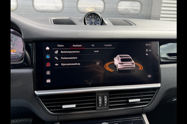 Porsche Cayenne Coupé 3.0 E-Hybrid | Sport Chrono | 360* Camera | Panoramadak | Luchtvering | Bose | DAB | Lane Assist | Privacy Glass |