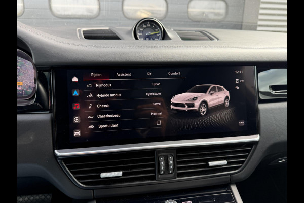 Porsche Cayenne Coupé 3.0 E-Hybrid | Sport Chrono | 360* Camera | Panoramadak | Luchtvering | Bose | DAB | Lane Assist | Privacy Glass |