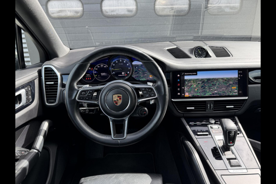 Porsche Cayenne Coupé 3.0 E-Hybrid | Sport Chrono | 360* Camera | Panoramadak | Luchtvering | Bose | DAB | Lane Assist | Privacy Glass |