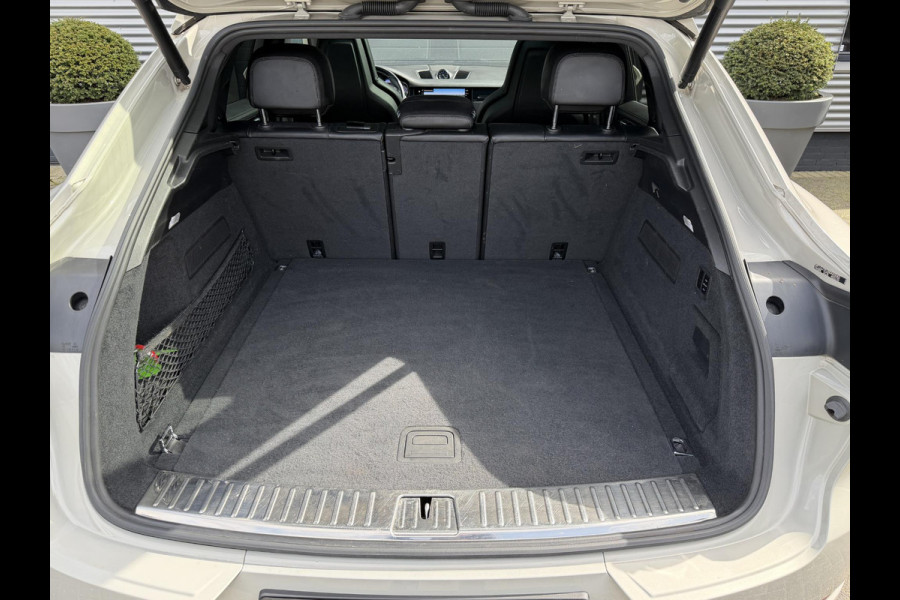 Porsche Cayenne Coupé 3.0 E-Hybrid | Sport Chrono | 360* Camera | Panoramadak | Luchtvering | Bose | DAB | Lane Assist | Privacy Glass |