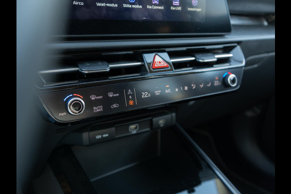 Kia Niro EV DynamicPlusLine 64.8 kWh | Stoel en stuurverwarming | Schuifkanteldak | Nederlandse dealer onderhouden auto |
