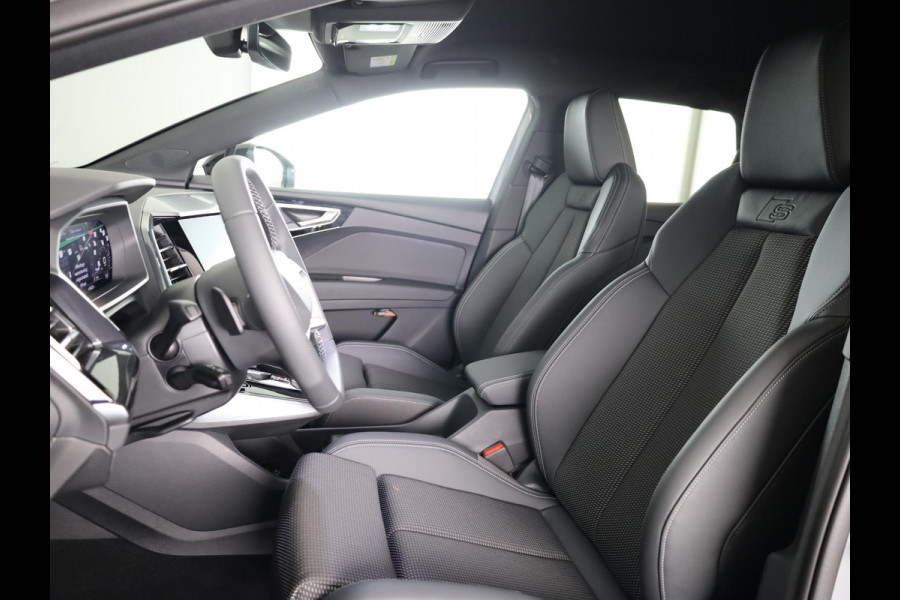 Audi Q4 e-tron 45 quattro S Edition Competition 82 kWh Ambient Light | Achteruitrijcamera | Apple Carplay | Zwart optiek pakket | Adaptive cruise control |