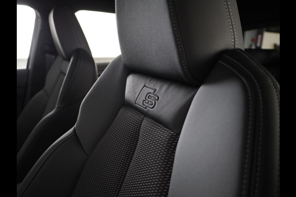 Audi Q4 e-tron 45 quattro S Edition Competition 82 kWh Ambient Light | Achteruitrijcamera | Apple Carplay | Zwart optiek pakket | Adaptive cruise control |