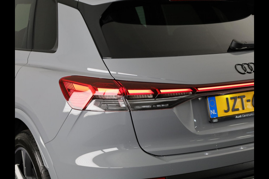 Audi Q4 e-tron 45 quattro S Edition Competition 82 kWh Ambient Light | Achteruitrijcamera | Apple Carplay | Zwart optiek pakket | Adaptive cruise control |