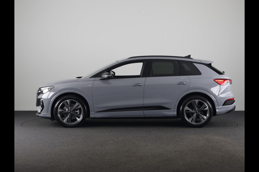 Audi Q4 e-tron 45 quattro S Edition Competition 82 kWh Ambient Light | Achteruitrijcamera | Apple Carplay | Zwart optiek pakket | Adaptive cruise control |