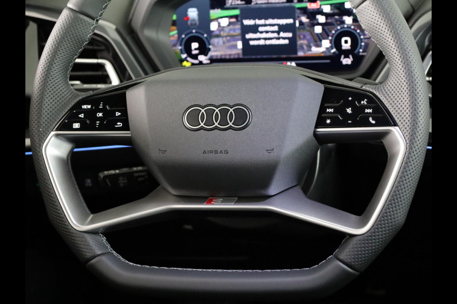 Audi Q4 e-tron 45 quattro S Edition Competition 82 kWh Ambient Light | Achteruitrijcamera | Apple Carplay | Zwart optiek pakket | Adaptive cruise control |