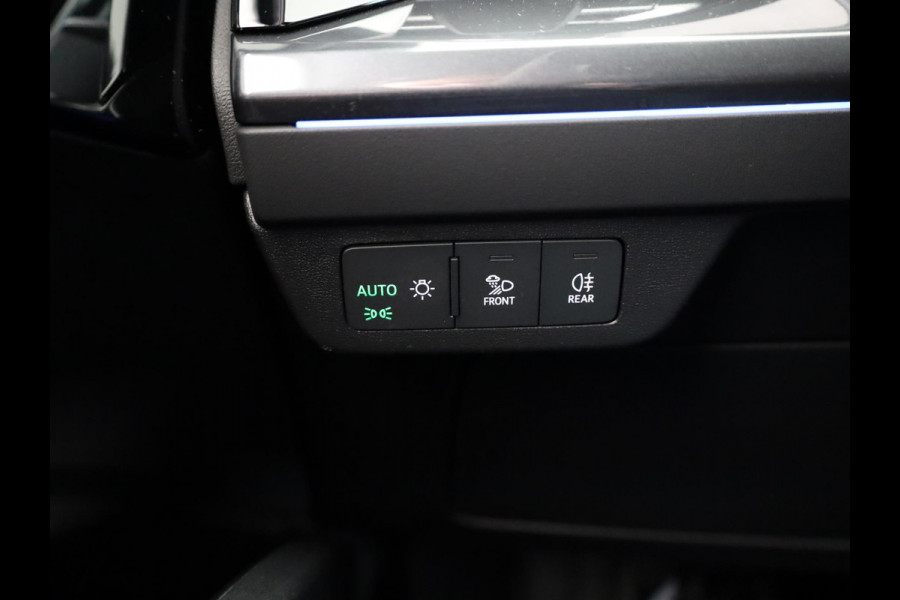 Audi Q4 e-tron 45 quattro S Edition Competition 82 kWh Ambient Light | Achteruitrijcamera | Apple Carplay | Zwart optiek pakket | Adaptive cruise control |