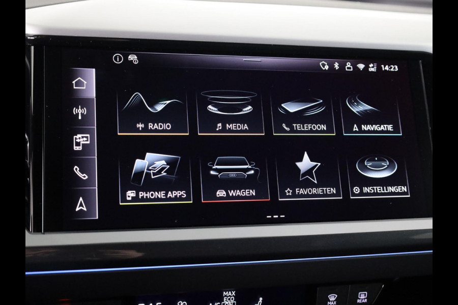 Audi Q4 e-tron 45 quattro S Edition Competition 82 kWh Ambient Light | Achteruitrijcamera | Apple Carplay | Zwart optiek pakket | Adaptive cruise control |