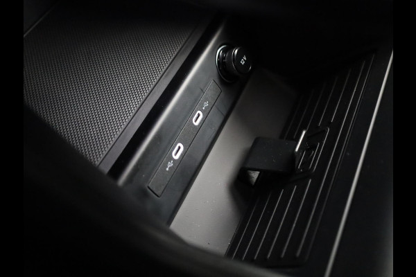 Audi Q4 e-tron 45 quattro S Edition Competition 82 kWh Ambient Light | Achteruitrijcamera | Apple Carplay | Zwart optiek pakket | Adaptive cruise control |