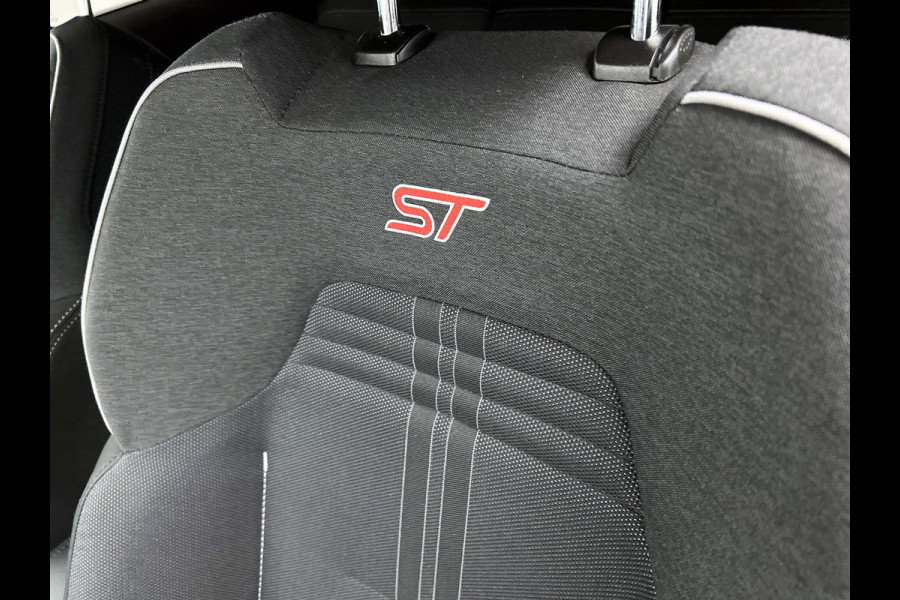 Ford Fiesta 1.5 EcoBoost ST-3(Goed OnderH, Navi, Carplay/ Android, Parkeersensoren, Auto Airco, Cruise Con, Etc)