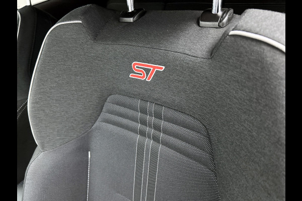 Ford Fiesta 1.5 EcoBoost ST-3(Goed OnderH, Navi, Carplay/ Android, Parkeersensoren, Auto Airco, Cruise Con, Etc)