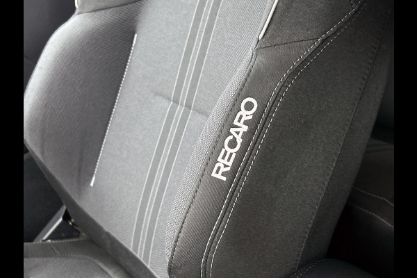 Ford Fiesta 1.5 EcoBoost ST-3(Goed OnderH, Navi, Carplay/ Android, Parkeersensoren, Auto Airco, Cruise Con, Etc)