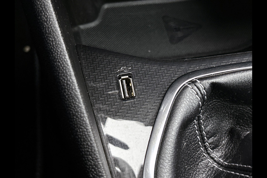 Ford Fiesta 1.5 EcoBoost ST-3(Goed OnderH, Navi, Carplay/ Android, Parkeersensoren, Auto Airco, Cruise Con, Etc)