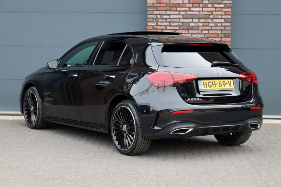 Mercedes-Benz A-Klasse 250 e AMG Line | Facelift | Panoramadak | Memory | HUD | Surround Camera | Advanced Sound System | Keyless Go | Leder | Verwarmd Stuurwiel | Nightpakket | Augemented Reality |