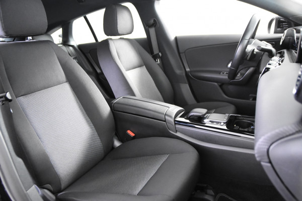 Mercedes-Benz CLA-Klasse 200 d Automaat *1ste Eigenaar*Navigatie*Trekhaak*Stoelverwarming*