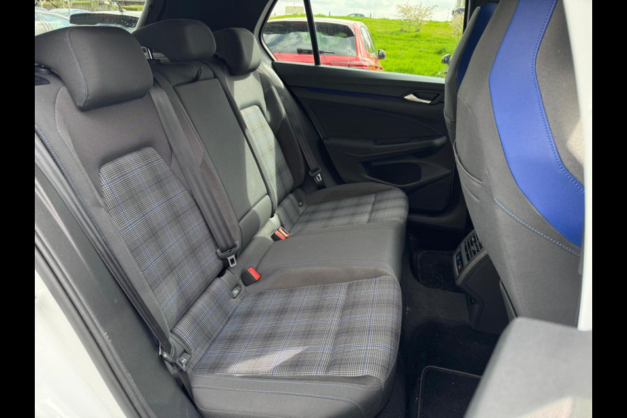 Volkswagen Golf GTE 245PK HYBRID SPORT TREKHAAK/CAMERA/IQ-LIGHT/PANORAMADAK