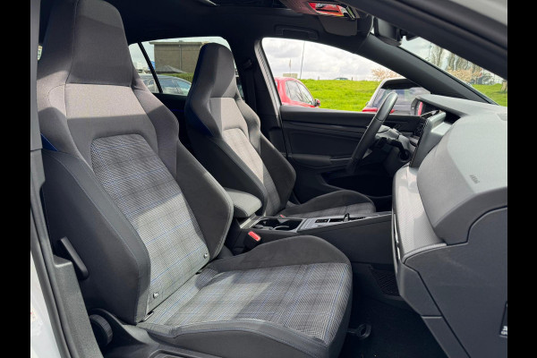 Volkswagen Golf GTE 245PK HYBRID SPORT TREKHAAK/CAMERA/IQ-LIGHT/PANORAMADAK