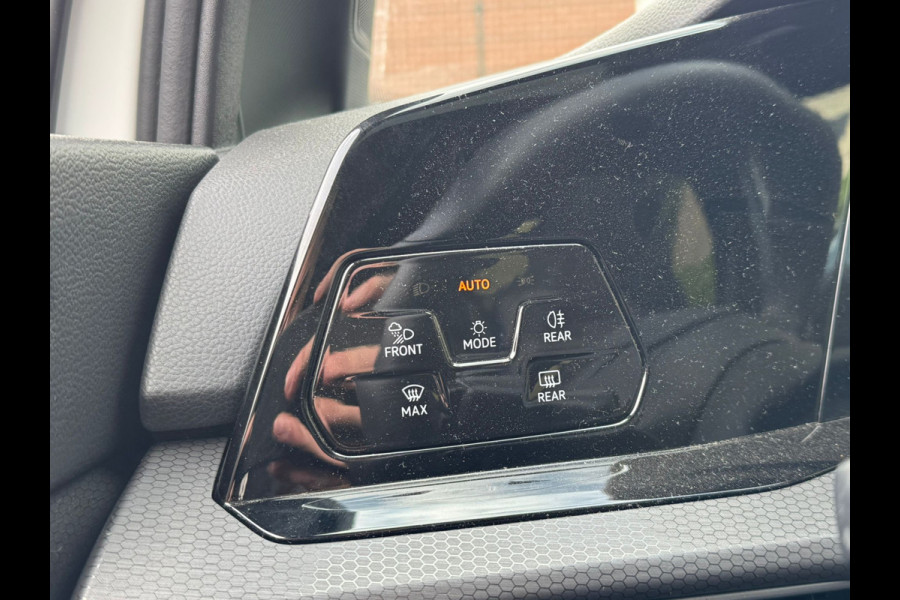 Volkswagen Golf GTE 245PK HYBRID SPORT TREKHAAK/CAMERA/IQ-LIGHT/PANORAMADAK