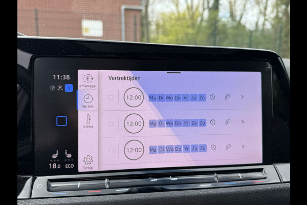 Volkswagen Golf GTE 245PK HYBRID SPORT TREKHAAK/CAMERA/IQ-LIGHT/PANORAMADAK