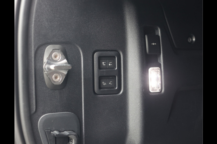 Land Rover Defender P400e X | Pano - Trekhaak - Meridian