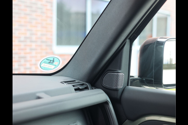 Land Rover Defender P400e X | Pano - Trekhaak - Meridian