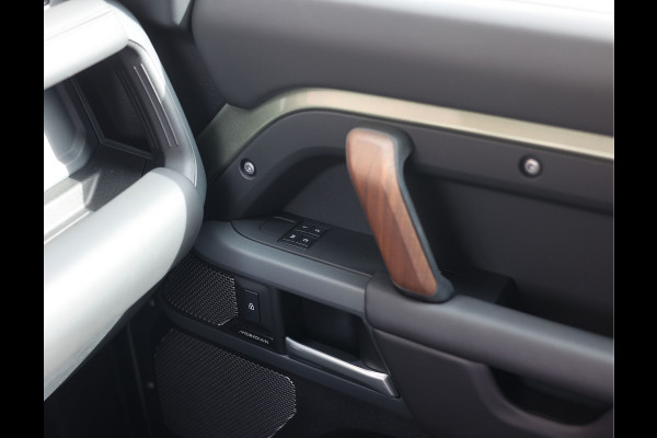 Land Rover Defender P400e X | Pano - Trekhaak - Meridian