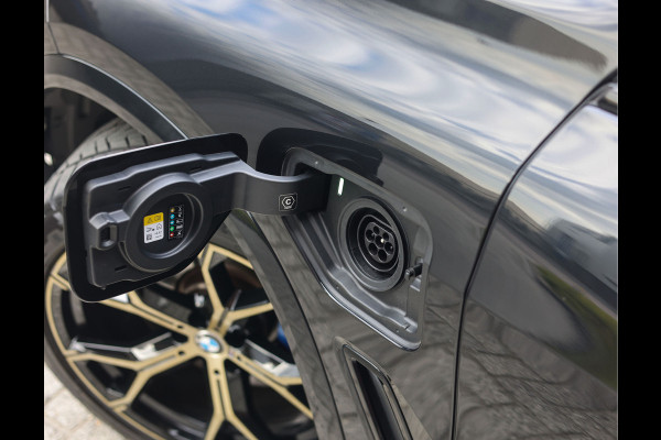 BMW X5 45e xDrive | SkyLounge - Trekhaak - B&W