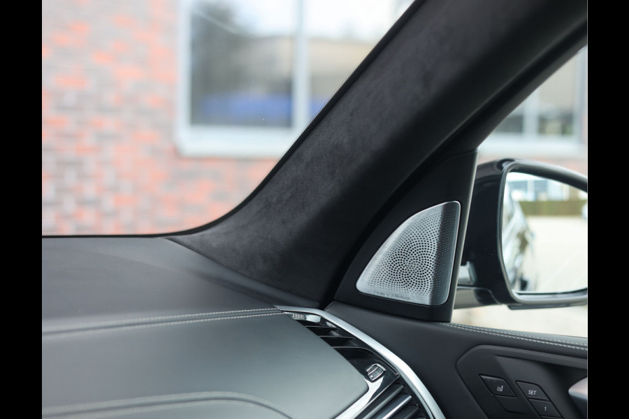 BMW X5 45e xDrive | SkyLounge - Trekhaak - B&W