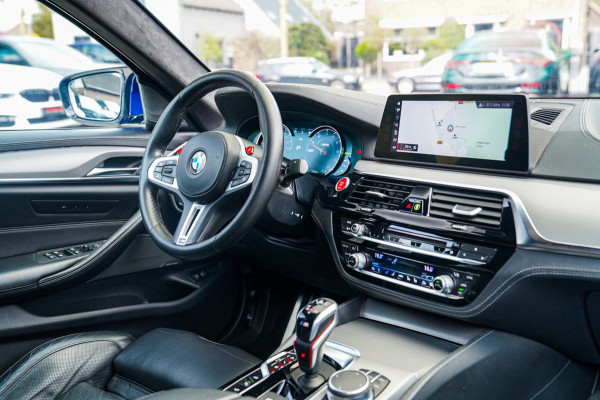 BMW 5 Serie M5 | Sport uitlaat | Head up Display | Driving Assistant Plus | Carbon Dak | Harman/Kardon | Stoelverkoeling | 360 Cam