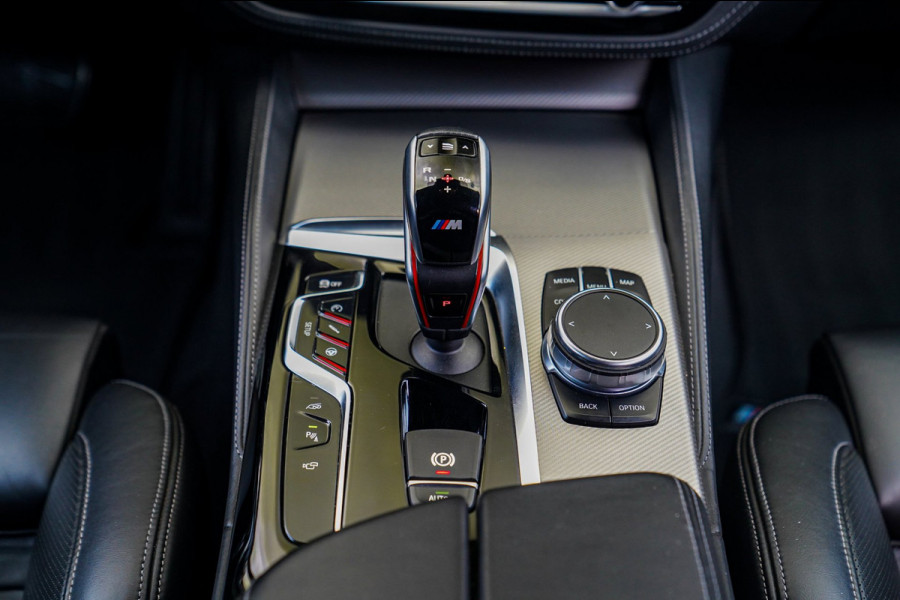 BMW 5 Serie M5 | Sport uitlaat | Head up Display | Driving Assistant Plus | Carbon Dak | Harman/Kardon | Stoelverkoeling | 360 Cam