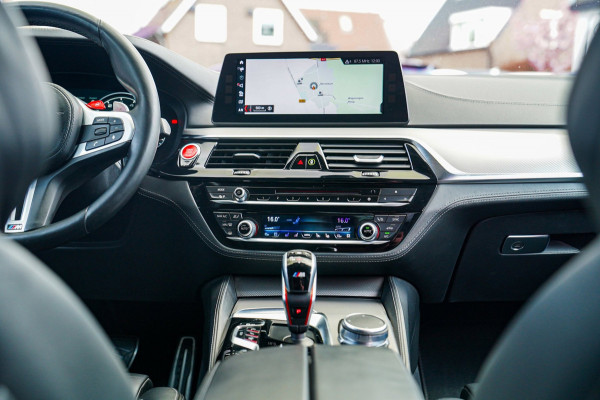 BMW 5 Serie M5 | Sport uitlaat | Head up Display | Driving Assistant Plus | Carbon Dak | Harman/Kardon | Stoelverkoeling | 360 Cam