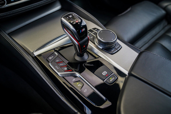 BMW 5 Serie M5 | Sport uitlaat | Head up Display | Driving Assistant Plus | Carbon Dak | Harman/Kardon | Stoelverkoeling | 360 Cam