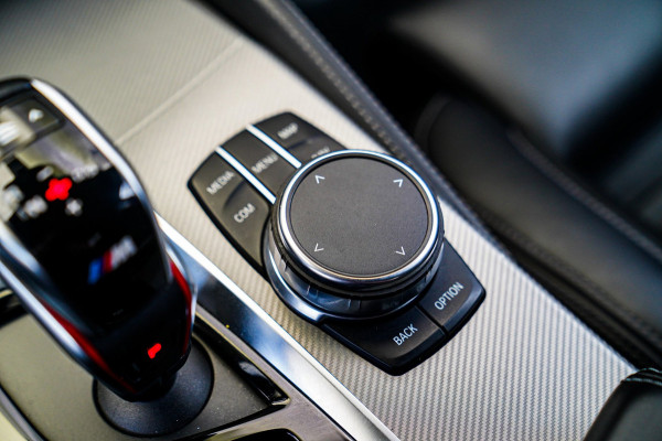 BMW 5 Serie M5 | Sport uitlaat | Head up Display | Driving Assistant Plus | Carbon Dak | Harman/Kardon | Stoelverkoeling | 360 Cam