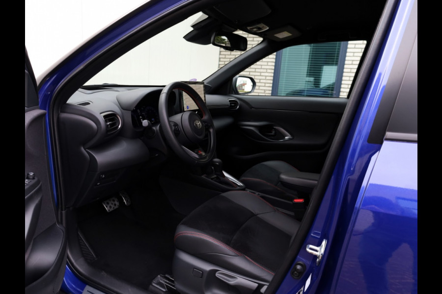 Toyota Yaris Cross 1.5 Hyb 130 GR SPORT | Head Up | Leder/Alcantara | Dodehoek