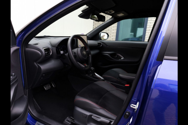 Toyota Yaris Cross 1.5 Hyb 130 GR SPORT | Head Up | Leder/Alcantara | Dodehoek