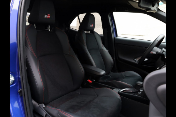 Toyota Yaris Cross 1.5 Hyb 130 GR SPORT | Head Up | Leder/Alcantara | Dodehoek