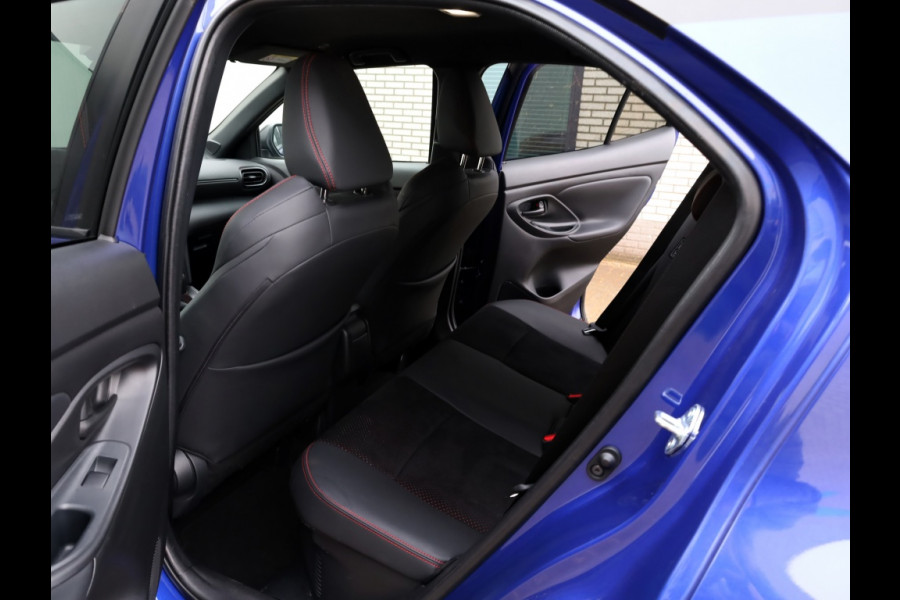 Toyota Yaris Cross 1.5 Hyb 130 GR SPORT | Head Up | Leder/Alcantara | Dodehoek