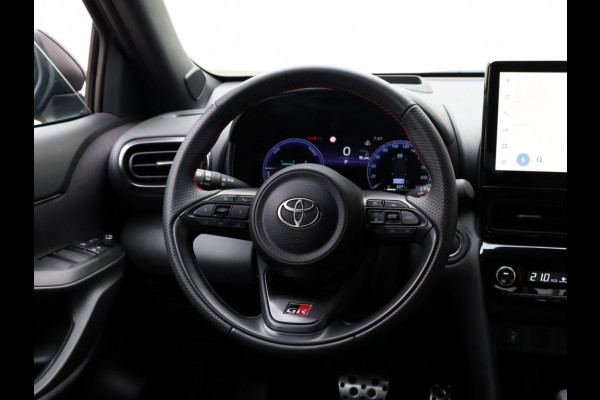 Toyota Yaris Cross 1.5 Hyb 130 GR SPORT | Head Up | Leder/Alcantara | Dodehoek