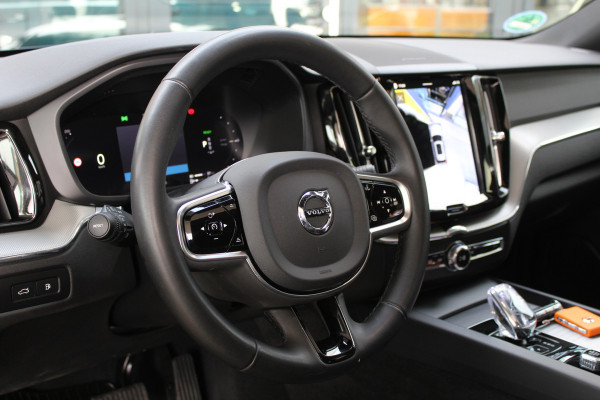 Volvo XC60 2.0 T8 Plug-in hybrid AWD Plus Black Edition Elek. Trekhaak | 360 Camera | Panorama dak | Getint glas