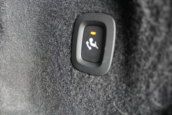 Volvo XC60 2.0 T8 Plug-in hybrid AWD Plus Black Edition Elek. Trekhaak | 360 Camera | Panorama dak | Getint glas