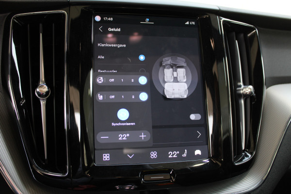 Volvo XC60 2.0 T8 Plug-in hybrid AWD Plus Black Edition Elek. Trekhaak | 360 Camera | Panorama dak | Getint glas