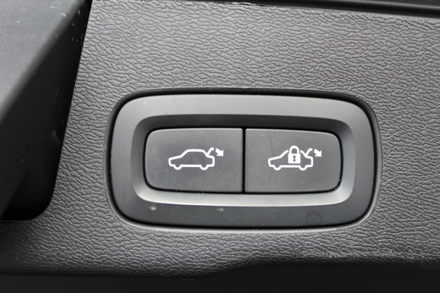 Volvo XC60 2.0 T8 Plug-in hybrid AWD Plus Black Edition Elek. Trekhaak | 360 Camera | Panorama dak | Getint glas