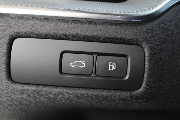 Volvo XC60 2.0 T8 Plug-in hybrid AWD Plus Black Edition Elek. Trekhaak | 360 Camera | Panorama dak | Getint glas