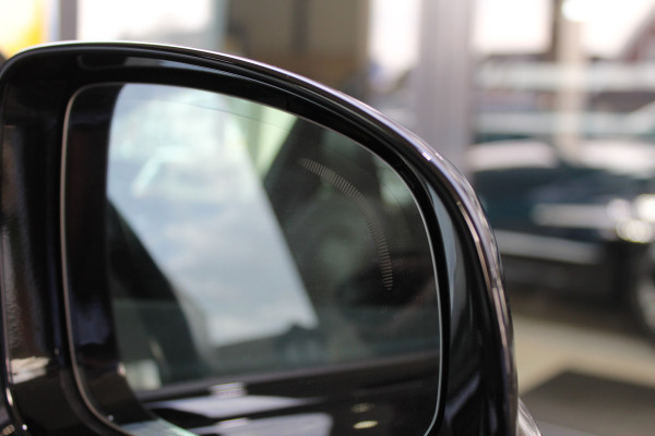 Volvo XC60 2.0 T8 Plug-in hybrid AWD Plus Black Edition Elek. Trekhaak | 360 Camera | Panorama dak | Getint glas