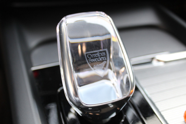 Volvo XC60 2.0 T8 Plug-in hybrid AWD Plus Black Edition Elek. Trekhaak | 360 Camera | Panorama dak | Getint glas