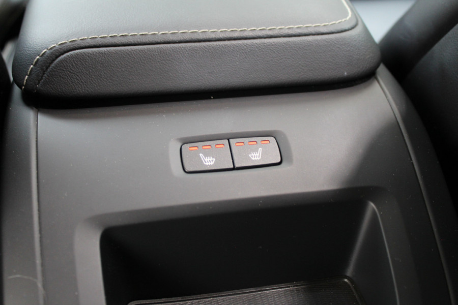 Volvo XC60 2.0 T8 Plug-in hybrid AWD Plus Black Edition Elek. Trekhaak | 360 Camera | Panorama dak | Getint glas