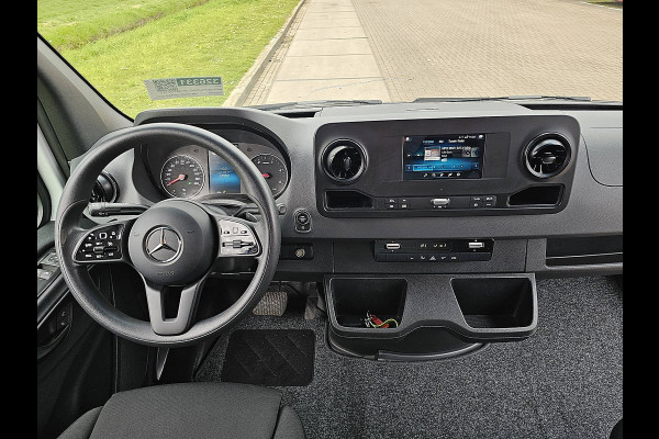 Mercedes-Benz Sprinter 515 Bakwagen Laadklep Dubbellucht Zijdeur Mbux Cruise