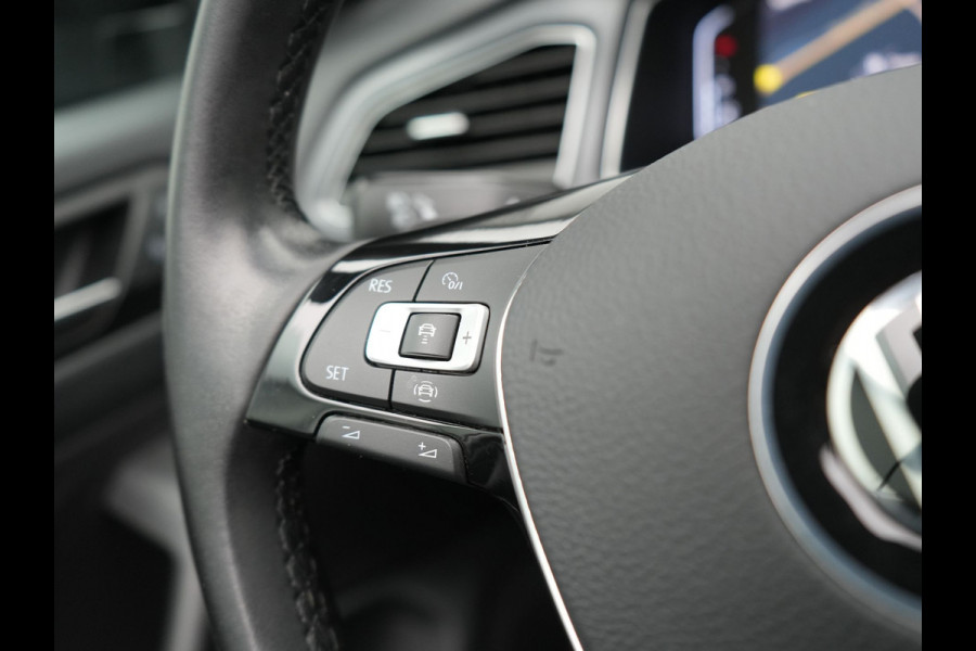 Volkswagen T-Roc Cabrio 1.5 TSI 2 x R-Line 150pk DSG Dealer O.H | Valcona Lederen Sportstoelen | Adaptive Cruise | Trekhaak Afn. | Beats Audio | IQ Drive | 19"L.M | Camera | Stuurverwarming |  Keyless | Matrix LED |